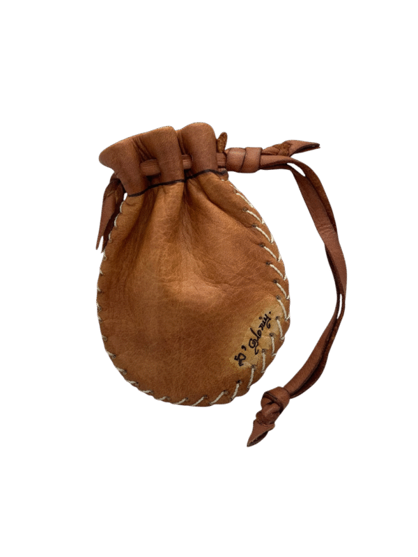 Monedero Morral En Piel Fina Vacuna artesanal Con Cordón - Imagen 5