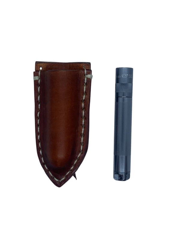 Funda Artesanal En Piel con Linterna Maglite Solitaire para cinturón o bolsillo - Imagen 4