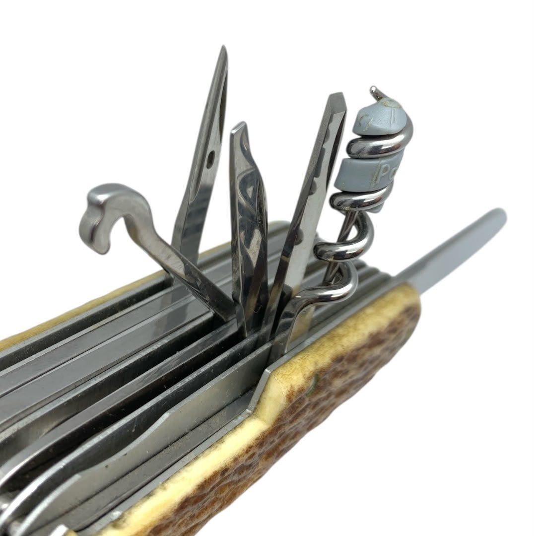 Navaja Victorinox Swiss Champ Cachas En Asta de ciervo coleccionable 1.6791.66 - Imagen 8